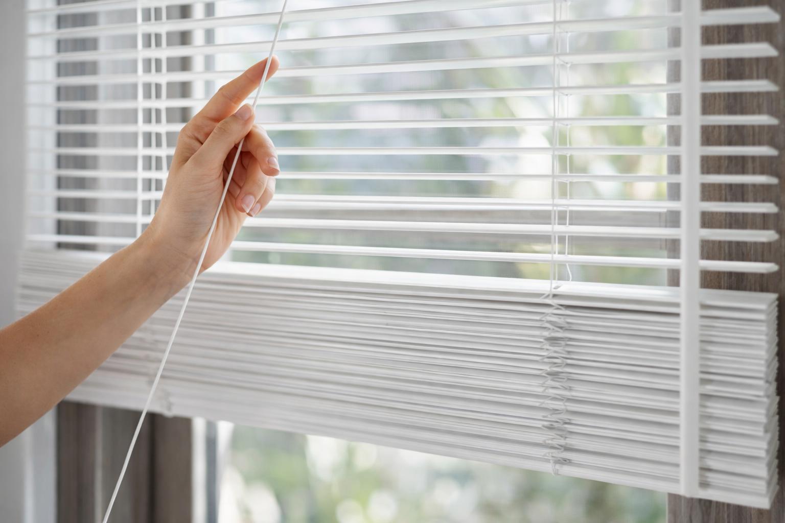 Store intérieur à Gien